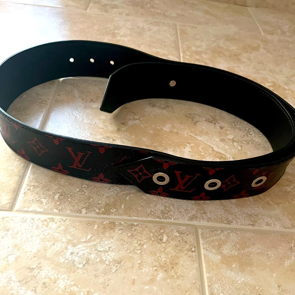 Louis Vuitton leather belt
